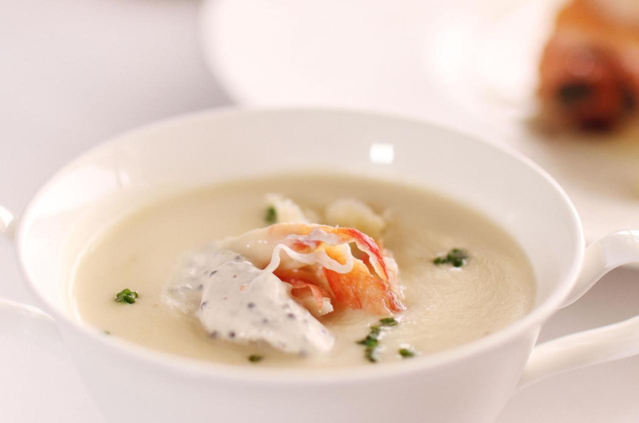 Marco Polo Hongkong Hotel Kültér fotó A lobster bisque