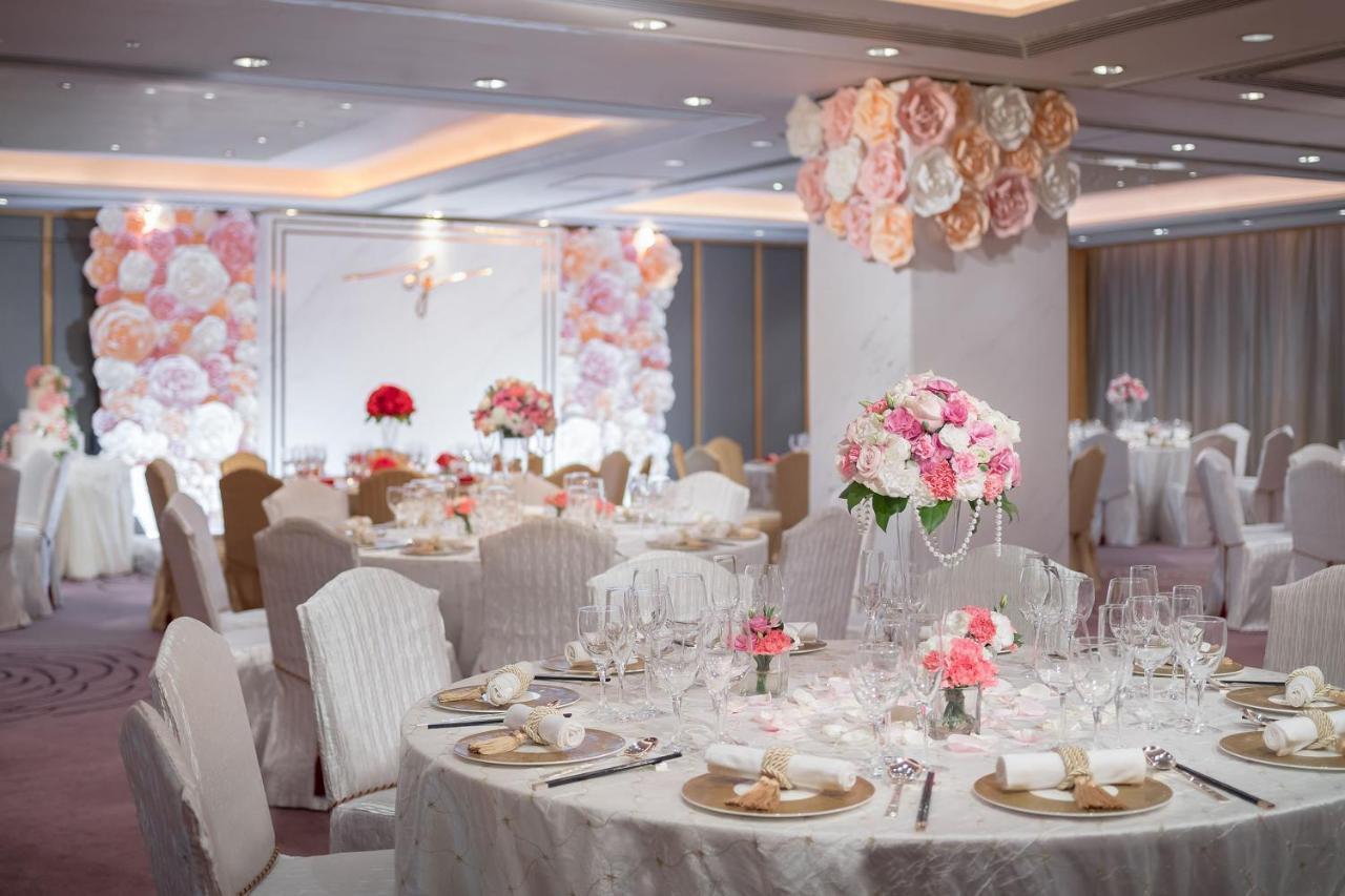 Marco Polo Hongkong Hotel Kültér fotó Wedding reception at the Mandarin Oriental, Hong Kong