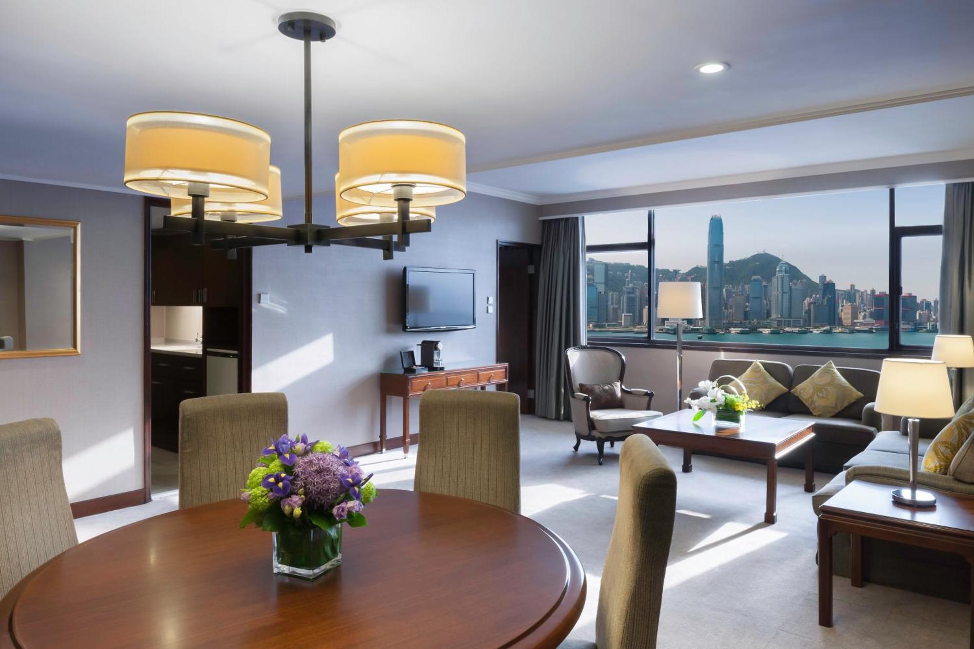 Marco Polo Hongkong Hotel Kültér fotó A suite at the hotel