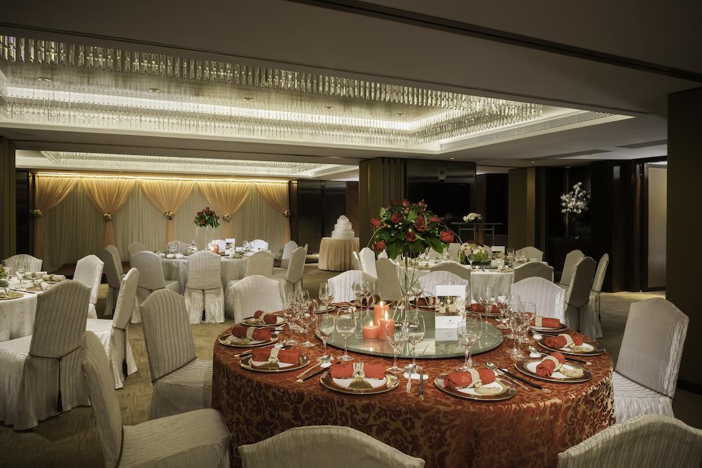 Marco Polo Hongkong Hotel Kültér fotó A wedding banquet in a hotel
