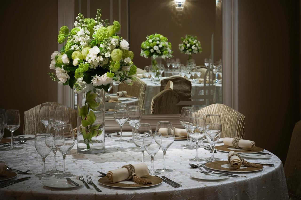 Marco Polo Hongkong Hotel Kültér fotó A table set for a formal dinner